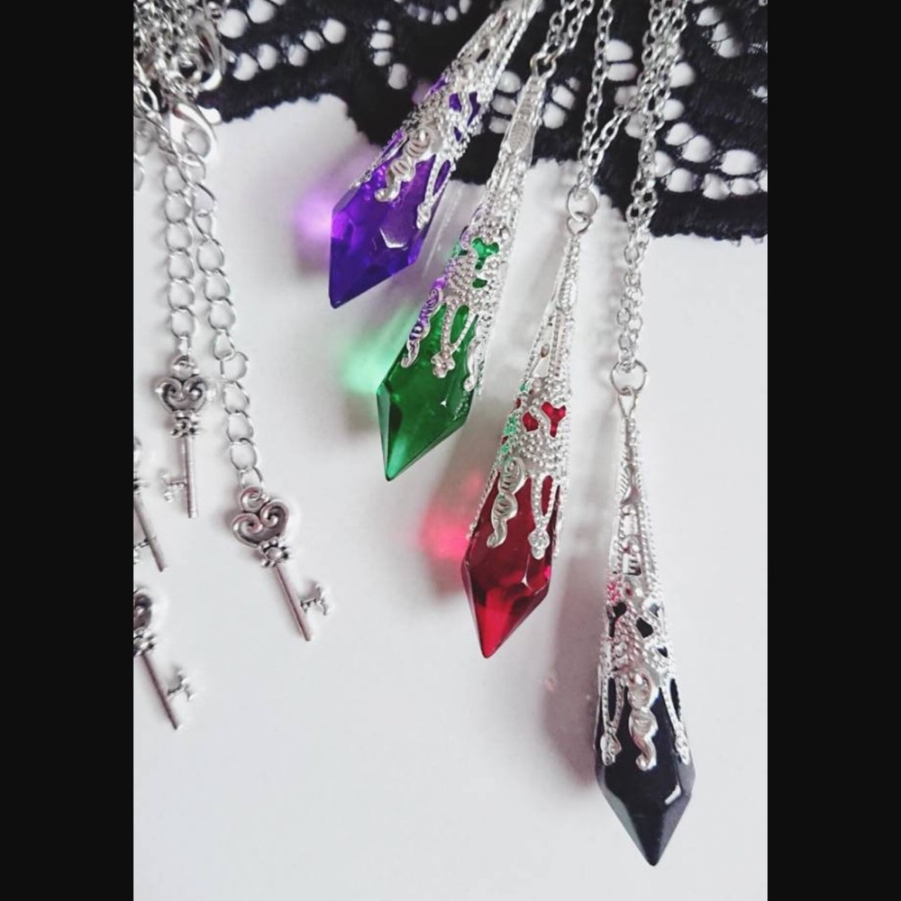 Elegant Silver and Black Pendant Necklace